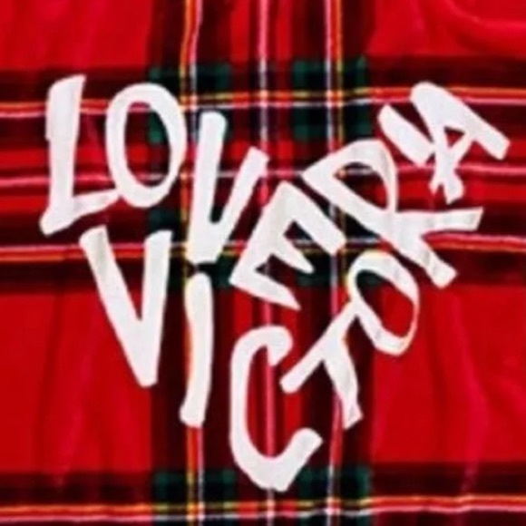 🛑SOLD🛑 Victoria Secret Plaid Sherpa Blanket - Picture 4 of 6